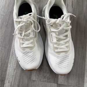 White Athletic kuru Sneakers size 7